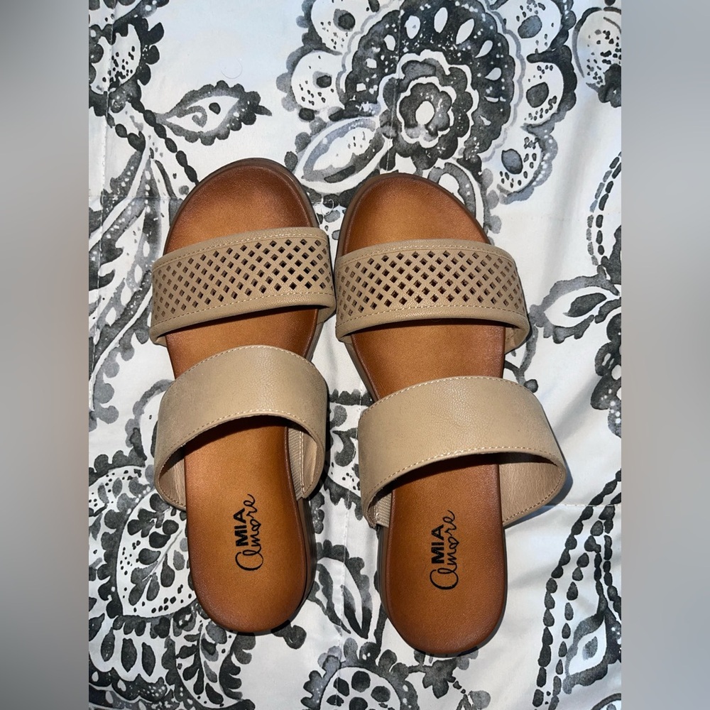 Mia Amore Zamy Sandals NWOT